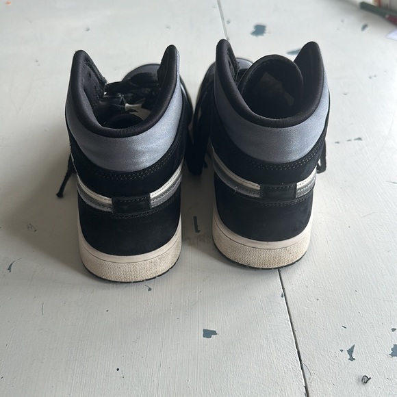 grey, black, and white air jordan’s - Picture 4 of 11